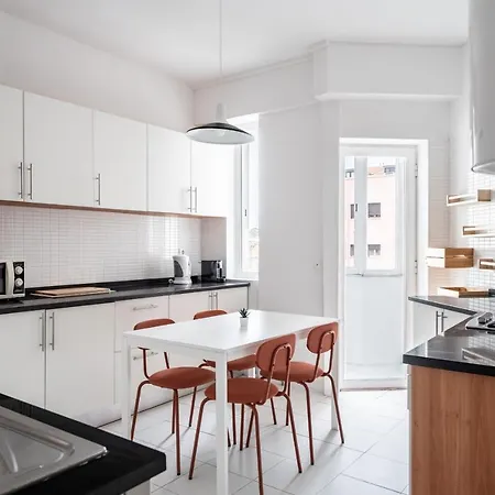 Spacious 3 Bedroom In The Heart Of Arroios Apartment