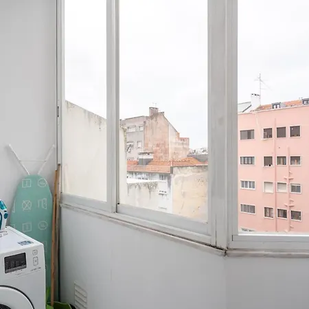 Spacious 3 Bedroom In The Heart Of Arroios
