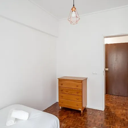 Spacious 3 Bedroom In The Heart Of Arroios