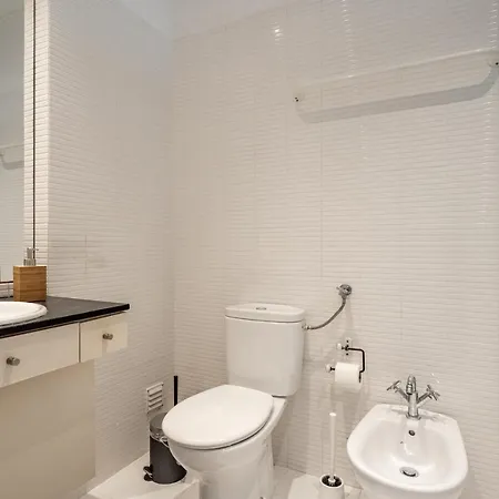 Spacious 3 Bedroom In The Heart Of Arroios * Lisbon