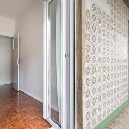 Spacious 3 Bedroom In The Heart Of Arroios Apartment