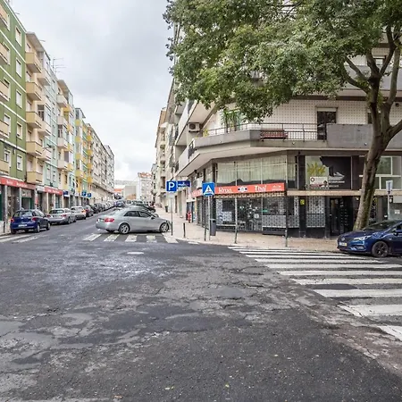Spacious 3 Bedroom In The Heart Of Arroios Apartment