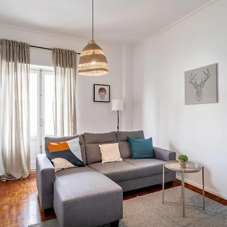 Spacious 3 Bedroom In The Heart Of Arroios