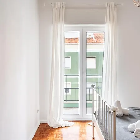 Apartment Spacious 3 Bedroom In The Heart Of Arroios Lisbon