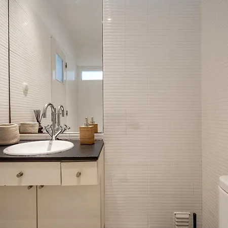 Spacious 3 Bedroom In The Heart Of Arroios Apartment