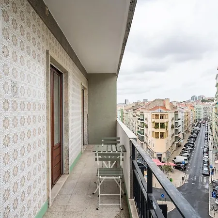 Spacious 3 Bedroom In The Heart Of Arroios